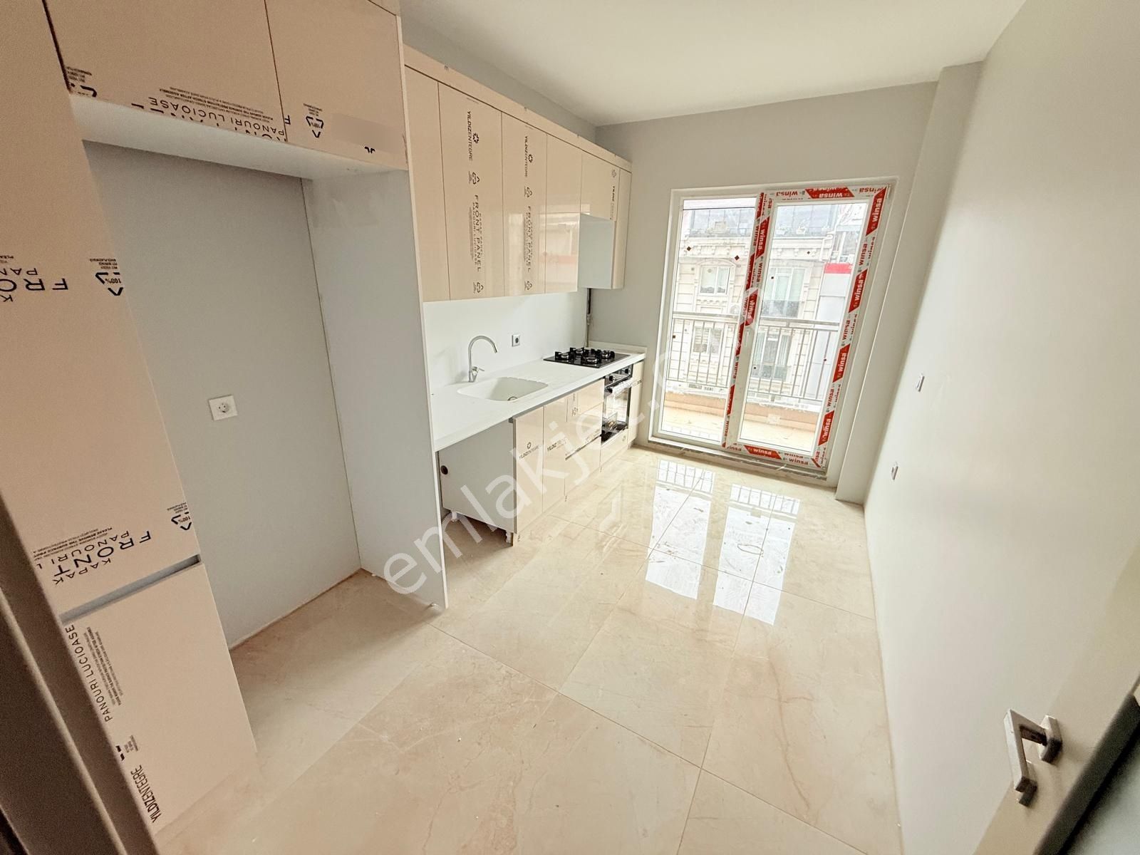 Pusula İnş.tan Ugurmumcu Mah Sitede Lux 120m2 2+1 3kat Daire