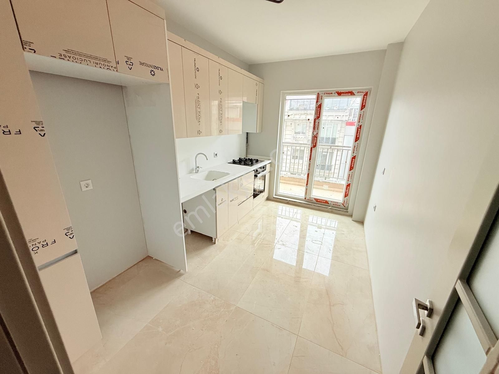 Pusula İnş.tan Ugurmumcu Mah Sitede Lux 120m2 2+1 3kat Daire - Görsel 2