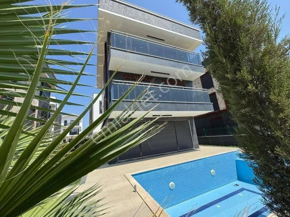 Kuşadası Davutlar Bölgesinde Satılık F