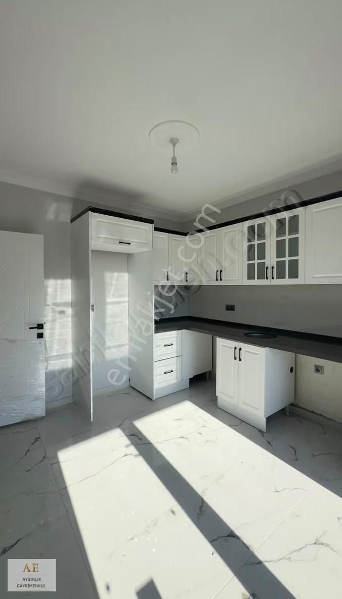 Aydınlık Emlak'tan Alanyurt Yeni Mahalle'de Satılık 3+1 Daire