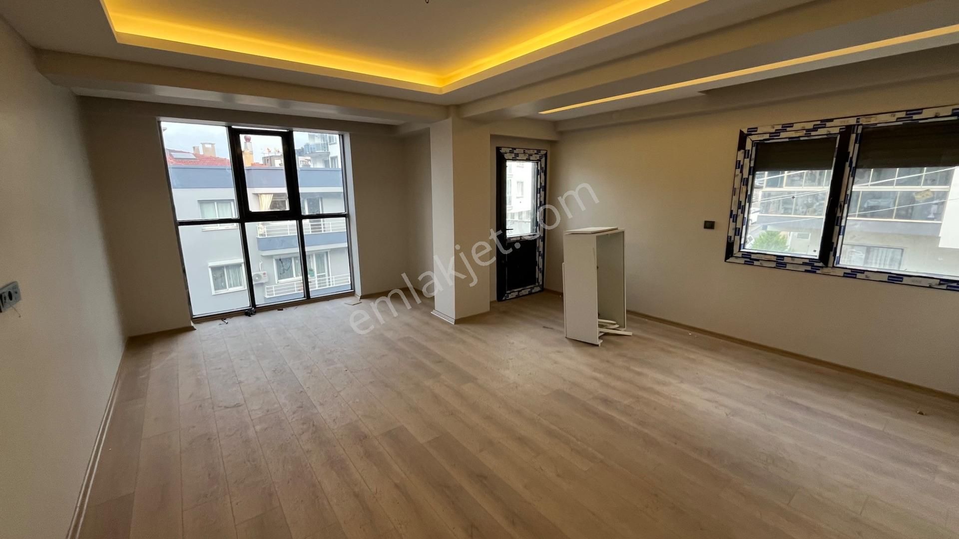 İzmir, Muammer Akar'da Düz Ayak, Ara Kat Sıfır Daire