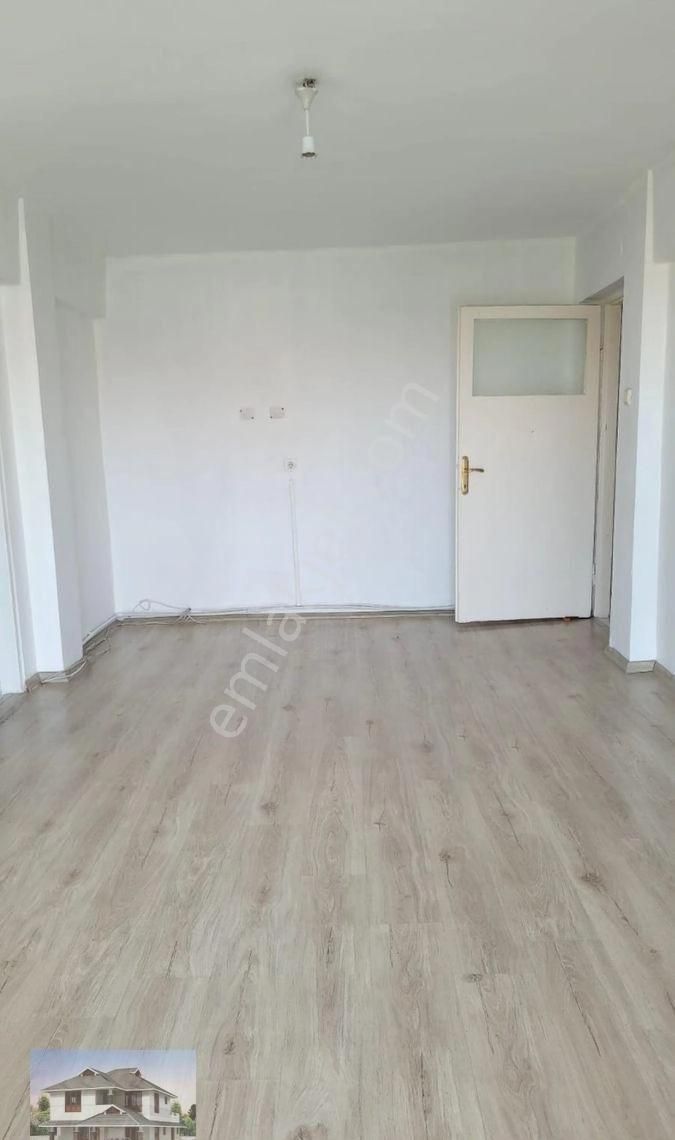 Genç Emlaktan Örnek Mahallesinin En Nezih Apartmanında 2+1 Kiralık - Görsel 2