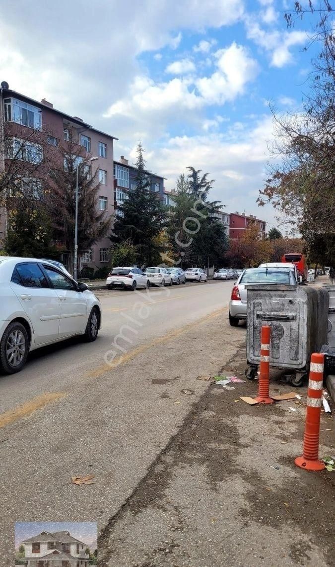 Genç Emlaktan Örnek Mahallesinin En Nezih Sitesinde 9.katta Full Yapılı Satılık Daire - Görsel 23