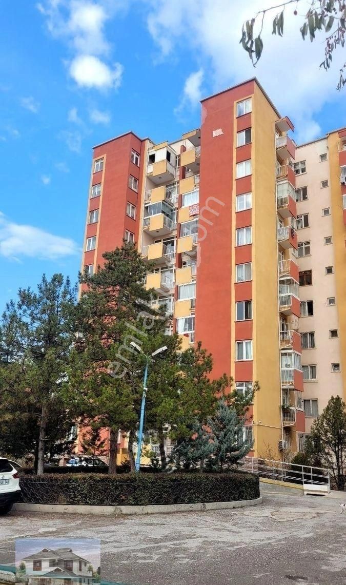 Genç Emlaktan Örnek Mahallesinin En Nezih Sitesinde 9.katta Full Yapılı Satılık Daire