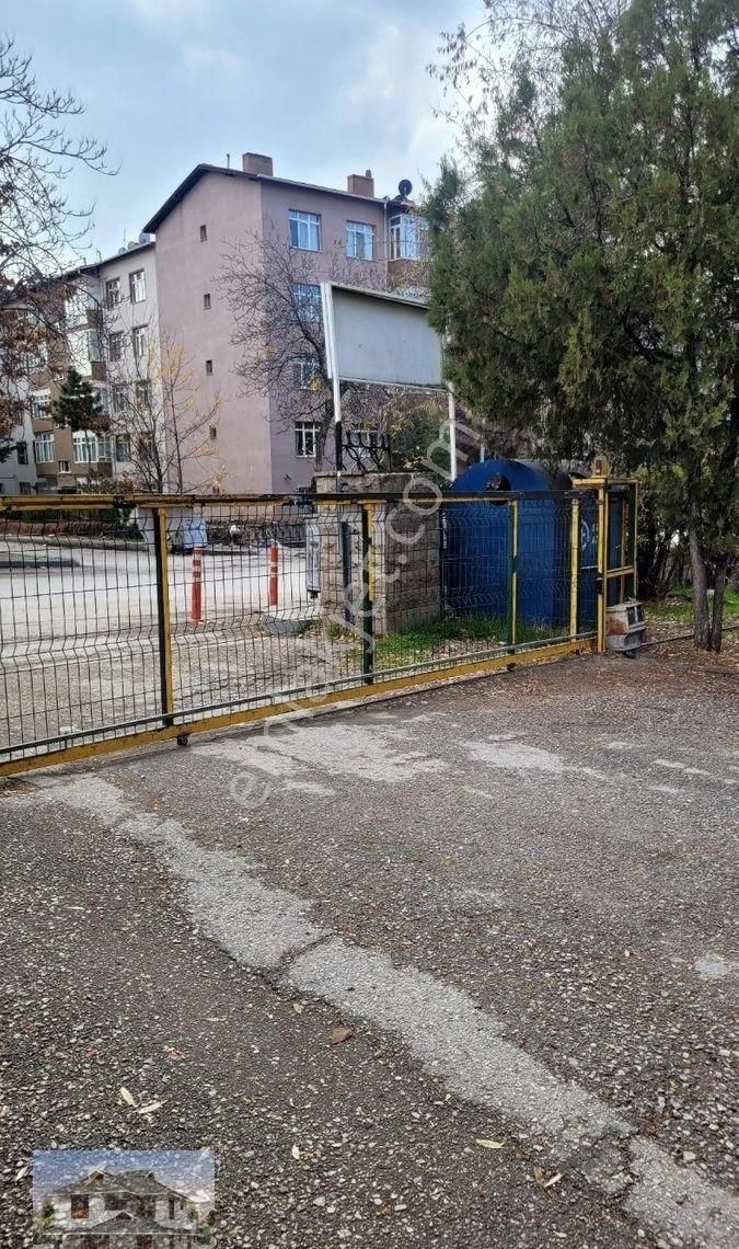 Genç Emlaktan Örnek Mahallesinin En Nezih Sitesinde 9.katta Full Yapılı Satılık Daire - Görsel 12