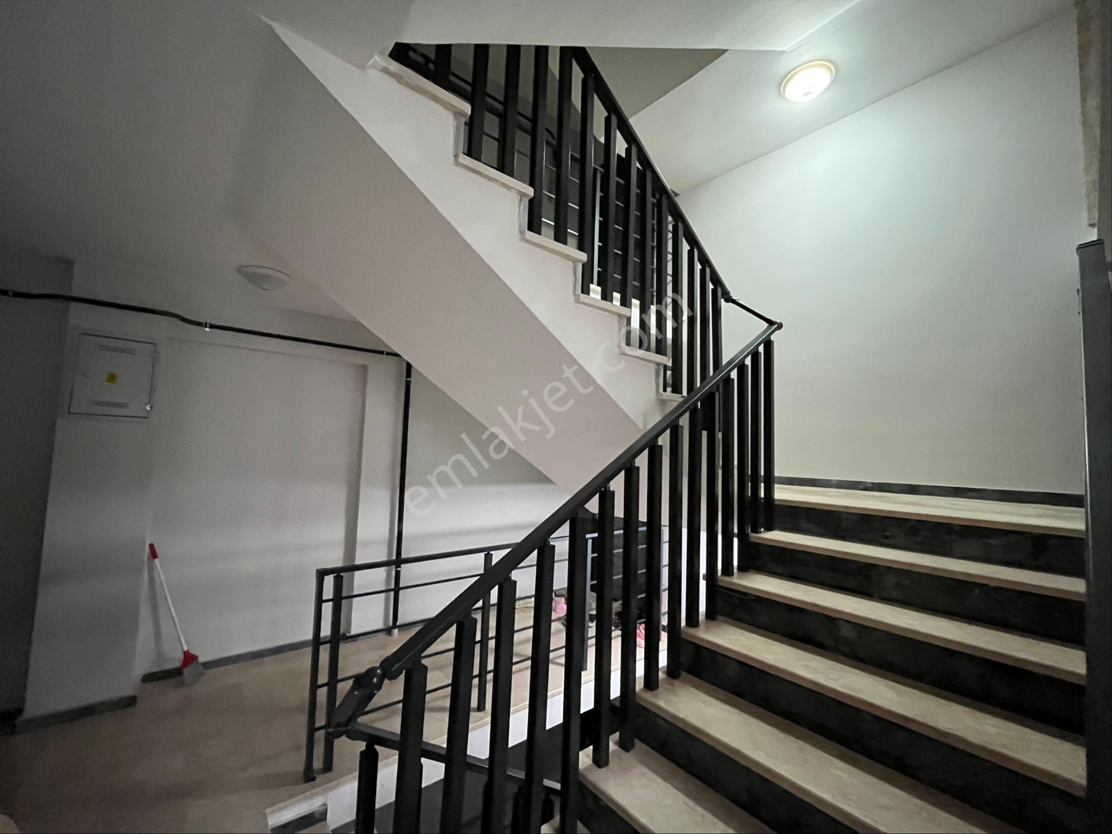 Site İçi Ebeveyn Banyolu Çift Balkonlu Lüks 3+1 Daire - Görsel 9