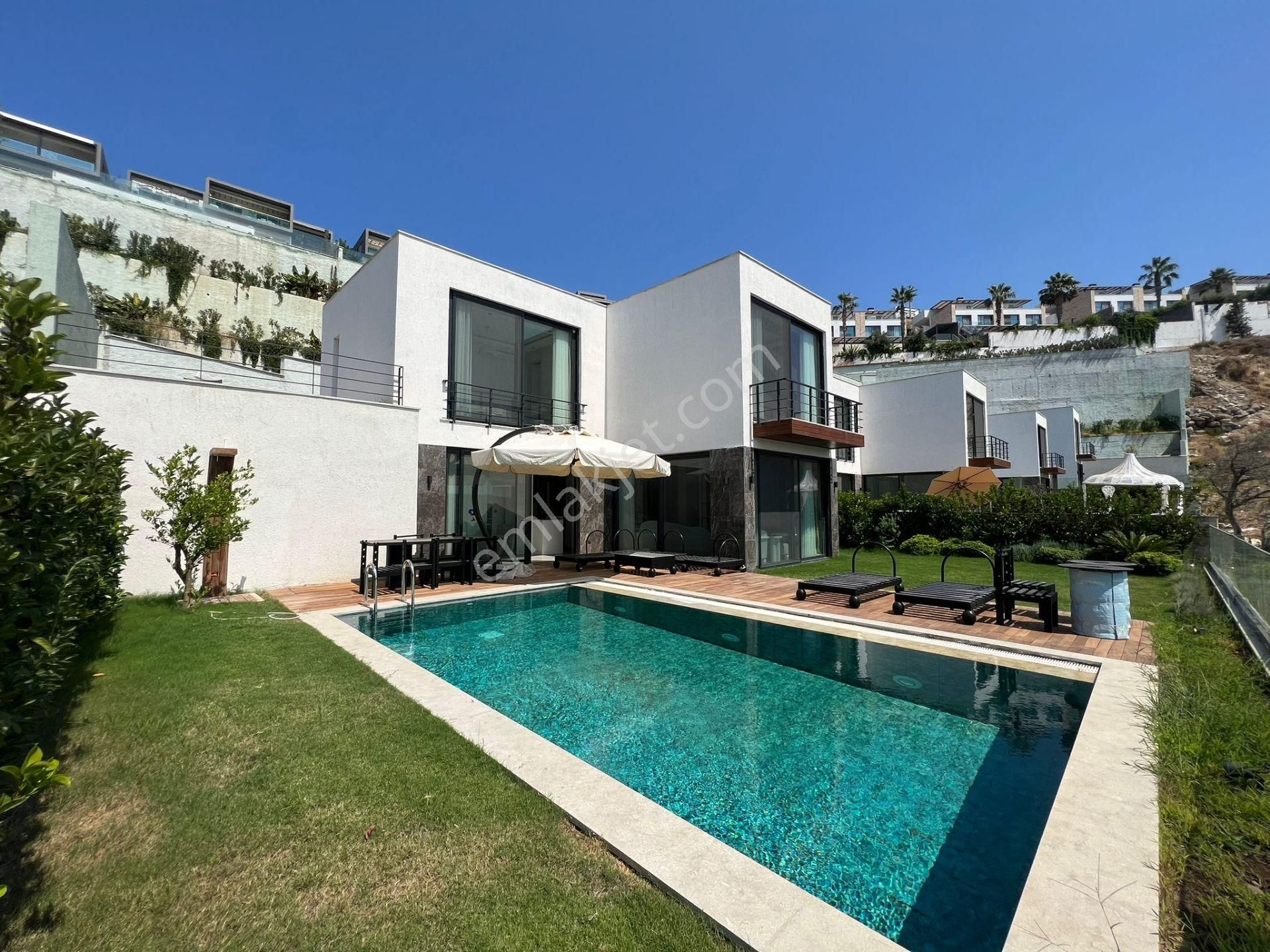Bodrum'da Satılık Gündoğanda Deniz Manzaralı 3+1 Villa