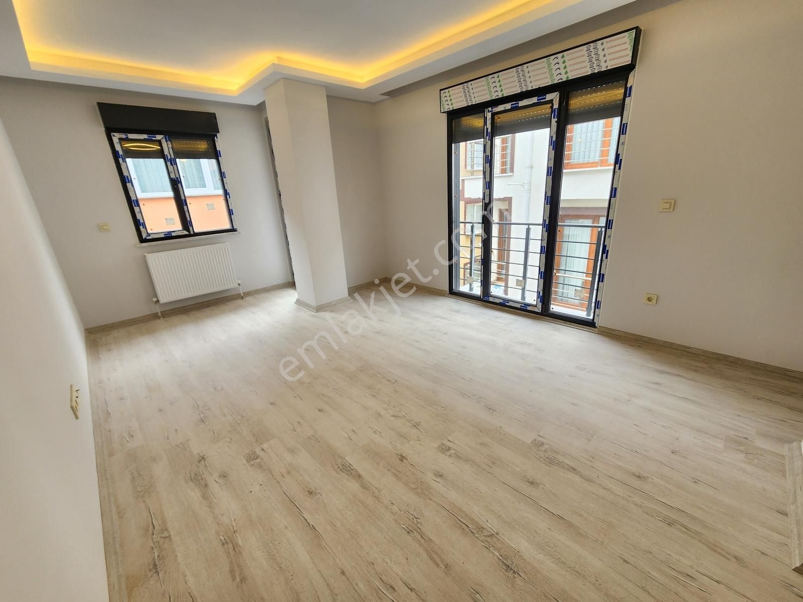 Anka'dan Ümraniye İstiklal Sıfır Lüks Bina 2+1 Taşınmaya Hazır