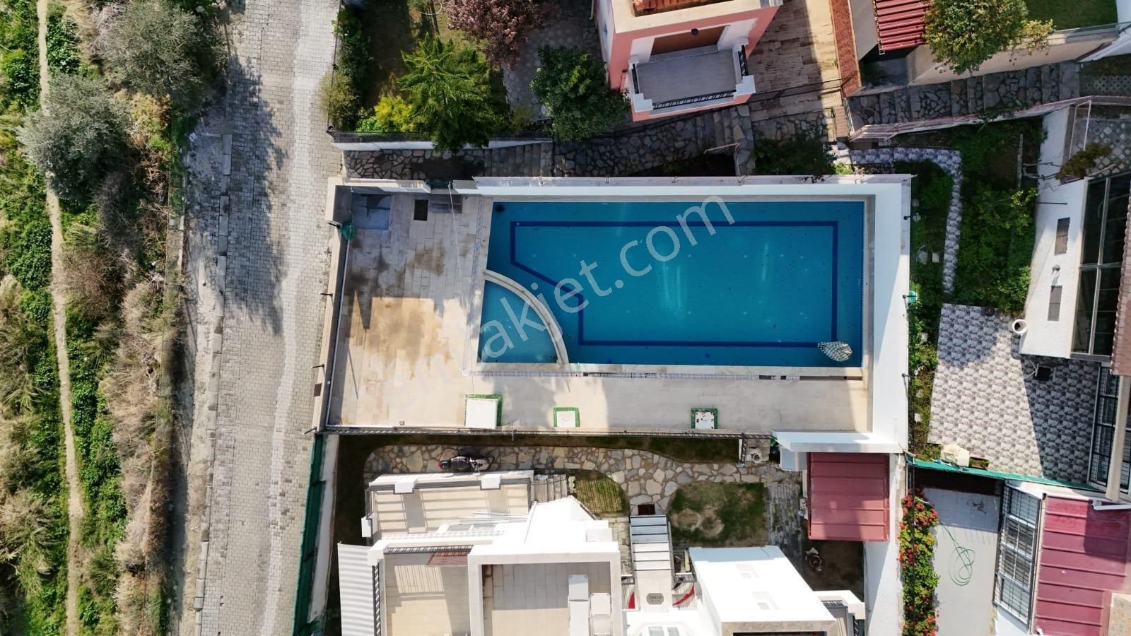 Kuşadası Kadınlar Denizi Manzaralı Plaja 900m 7+2 Fourleks 220m2 Satılık Villa - Görsel 8