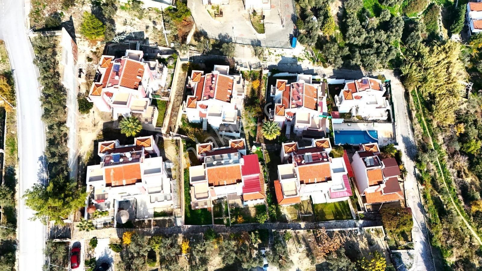 Kuşadası Kadınlar Denizi Manzaralı Plaja 900m 7+2 Fourleks 220m2 Satılık Villa - Görsel 13