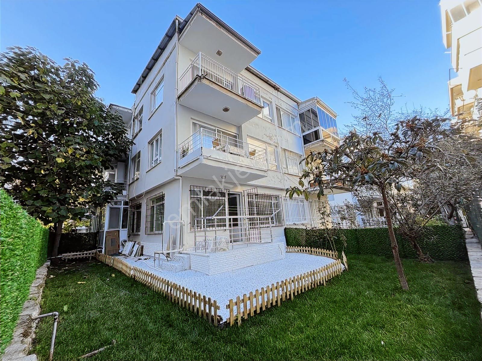 Güzelyalı Sahilde Kat Mülkiyetli Yüksek Giriş Bahçe Kat Daire - Görsel 13