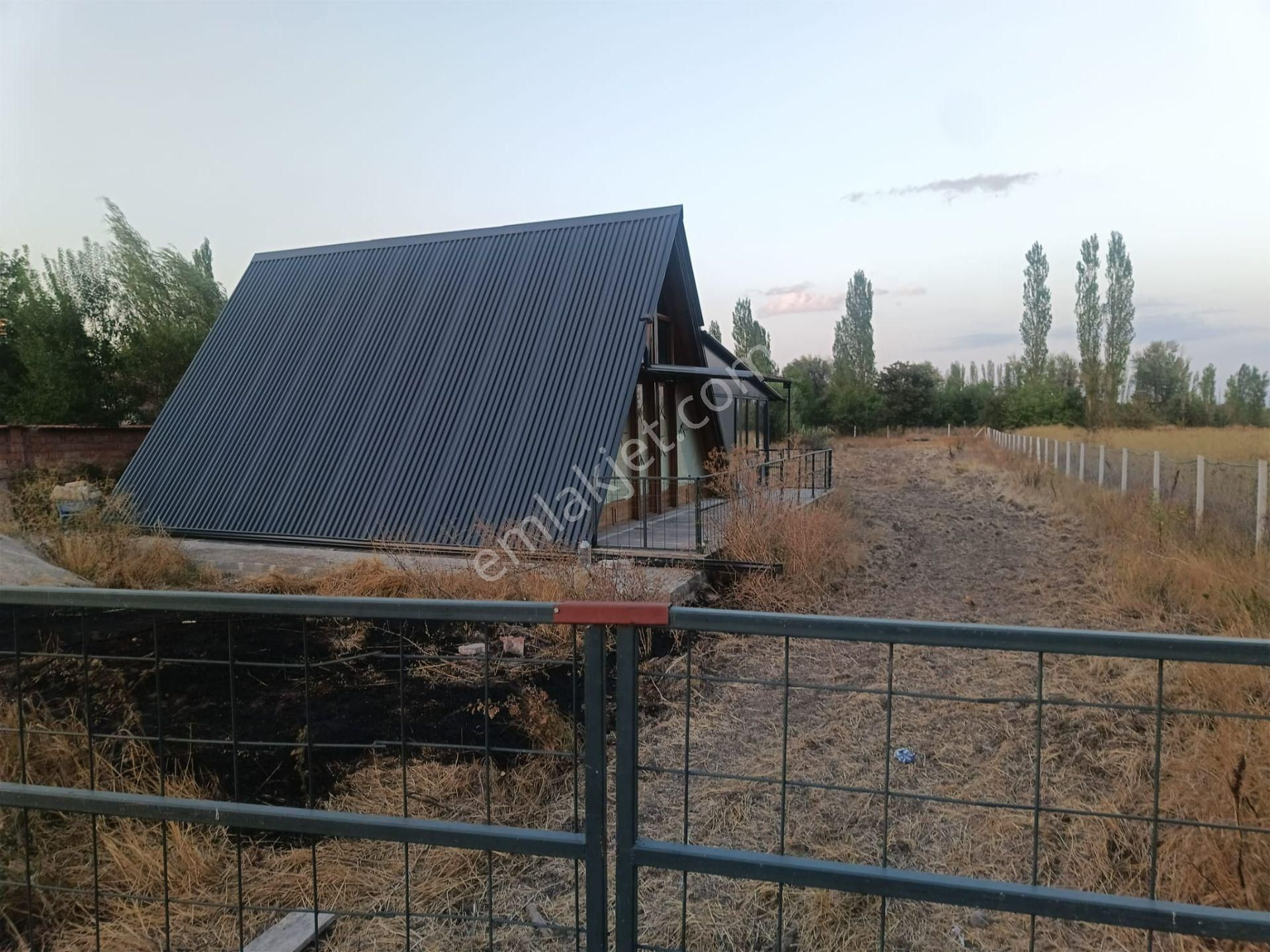 Çorum Merkez'e 28km Otoyola 2km 1.500m2 Bahçeli Sıfır Bungalow