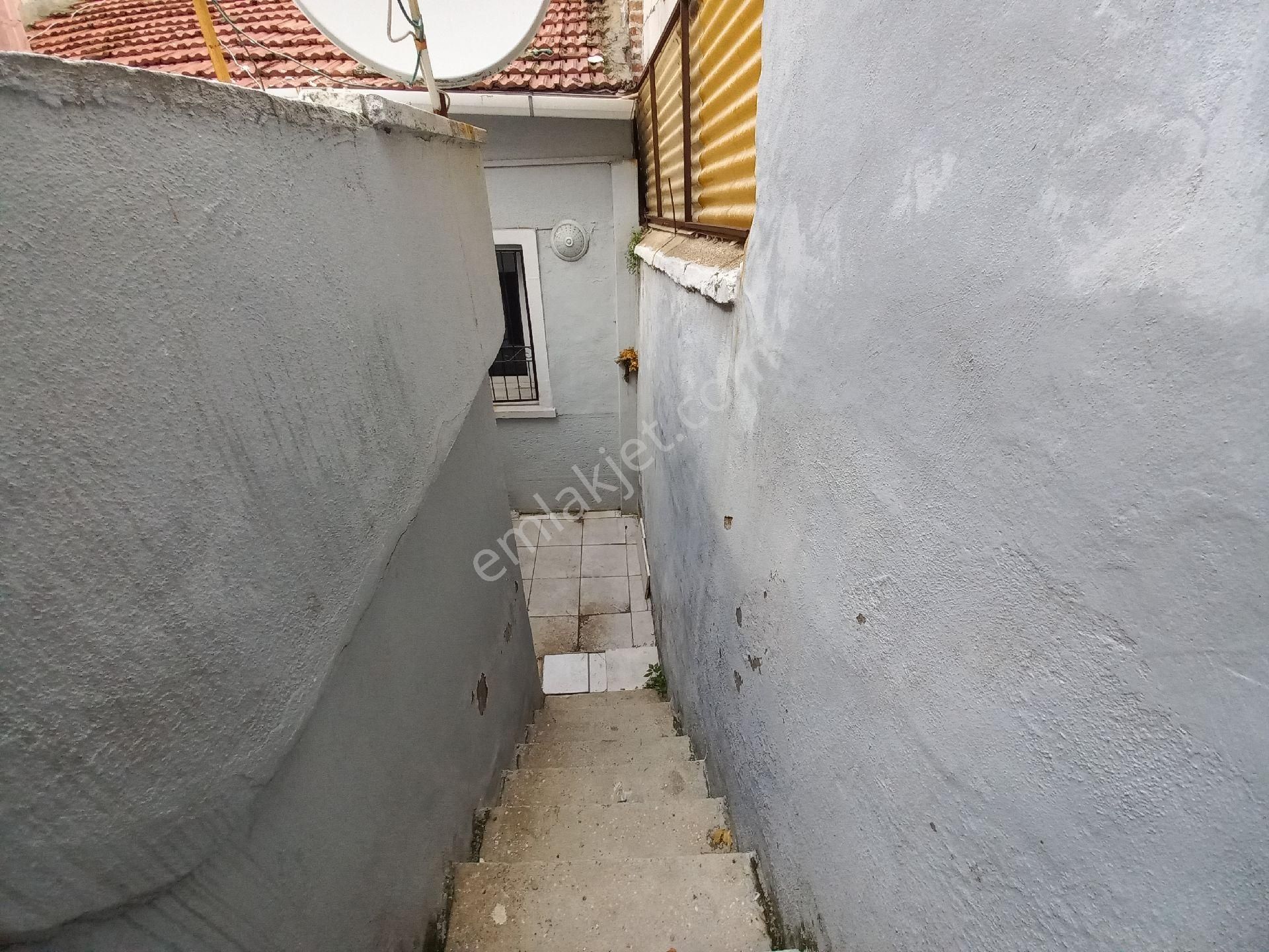 Eşrefpaşa Yapıcıoğlunda Müstakil Girişli 2+1 - Görsel 19