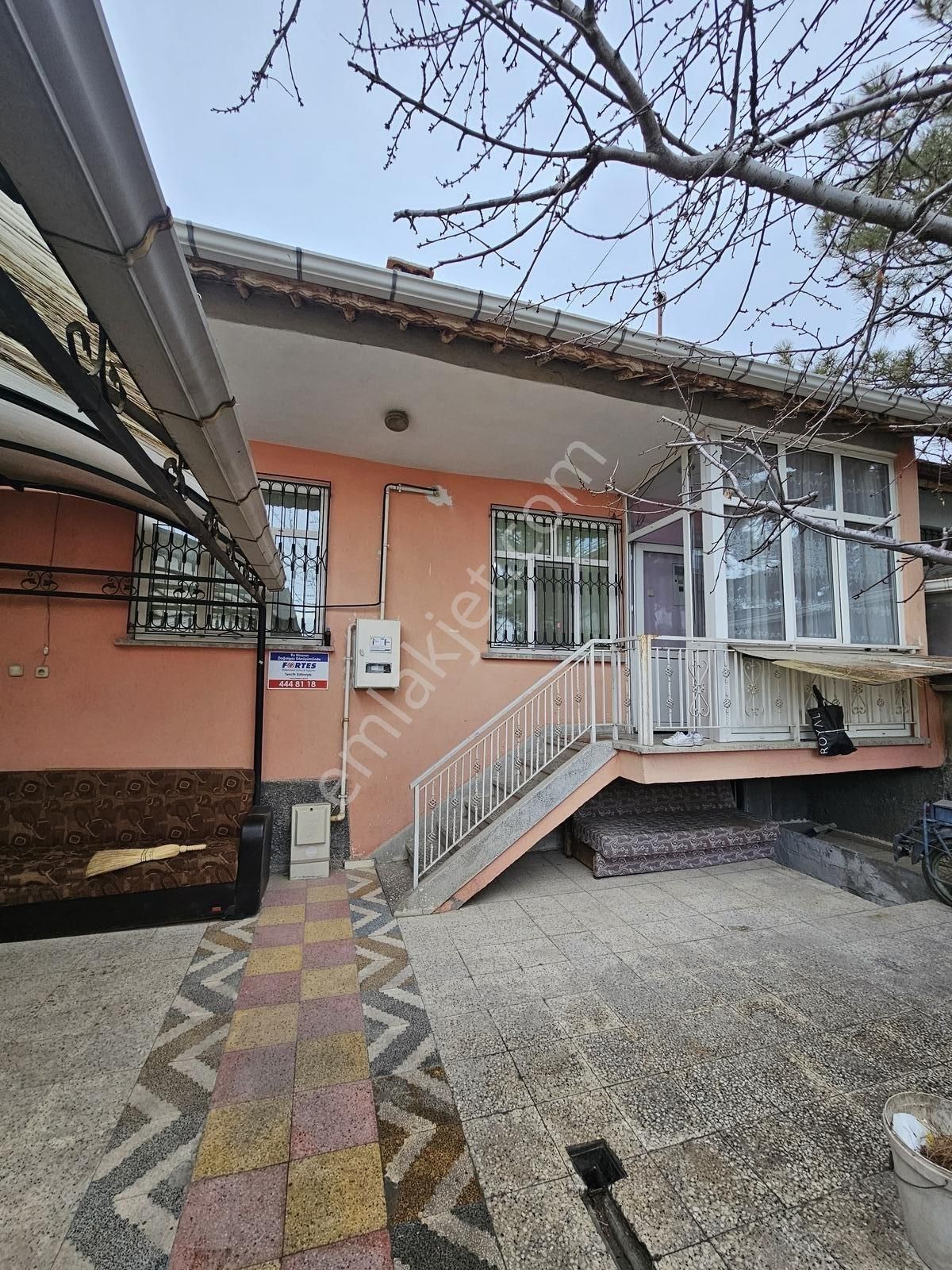 Kovanağzında Satılık Bahçeli İki Katlı Müstakil Ev 297 M2 Arsalı