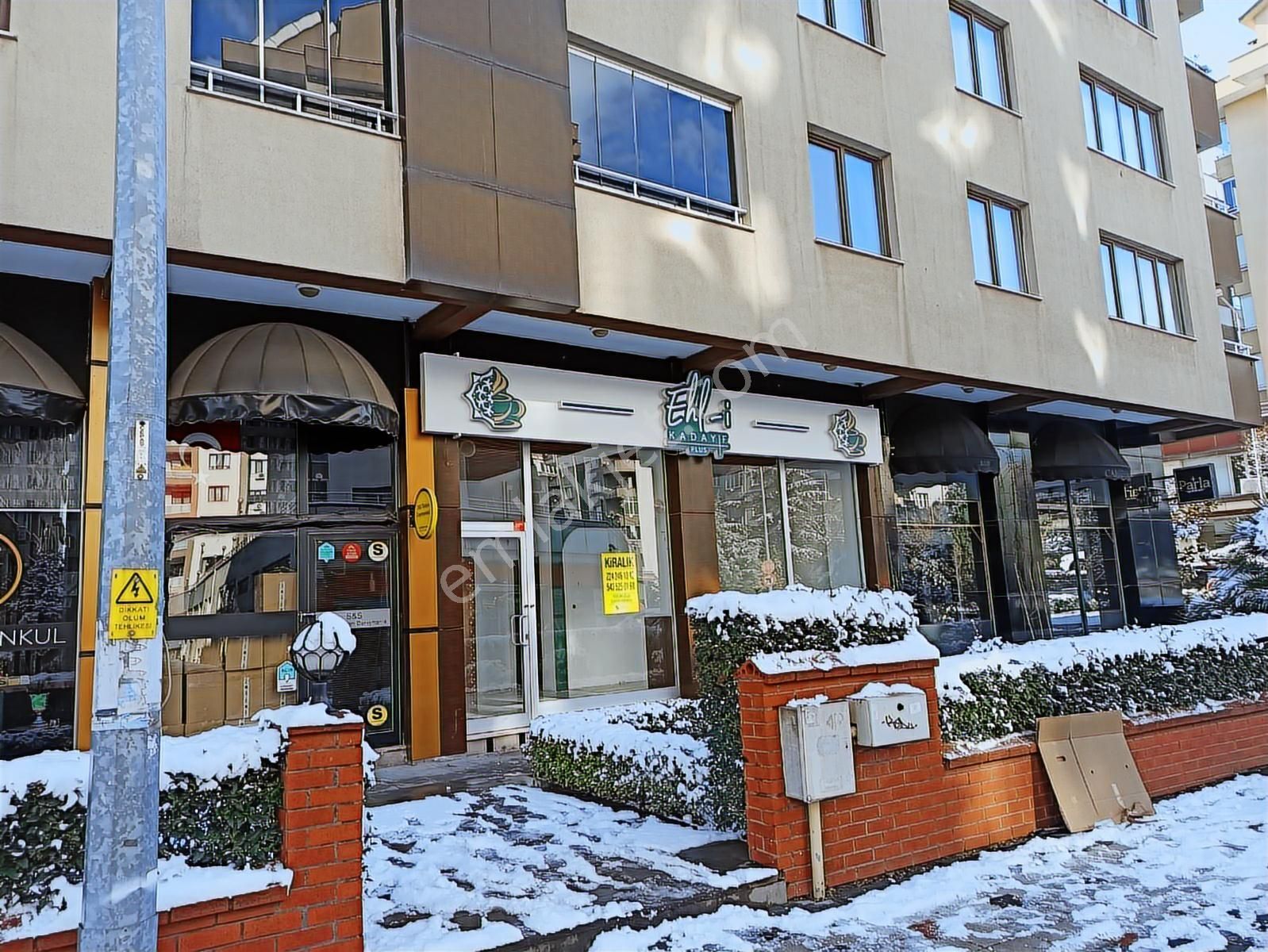 İhsaniye İsmetiye Caddesine Paralel Kiralık Dükkan