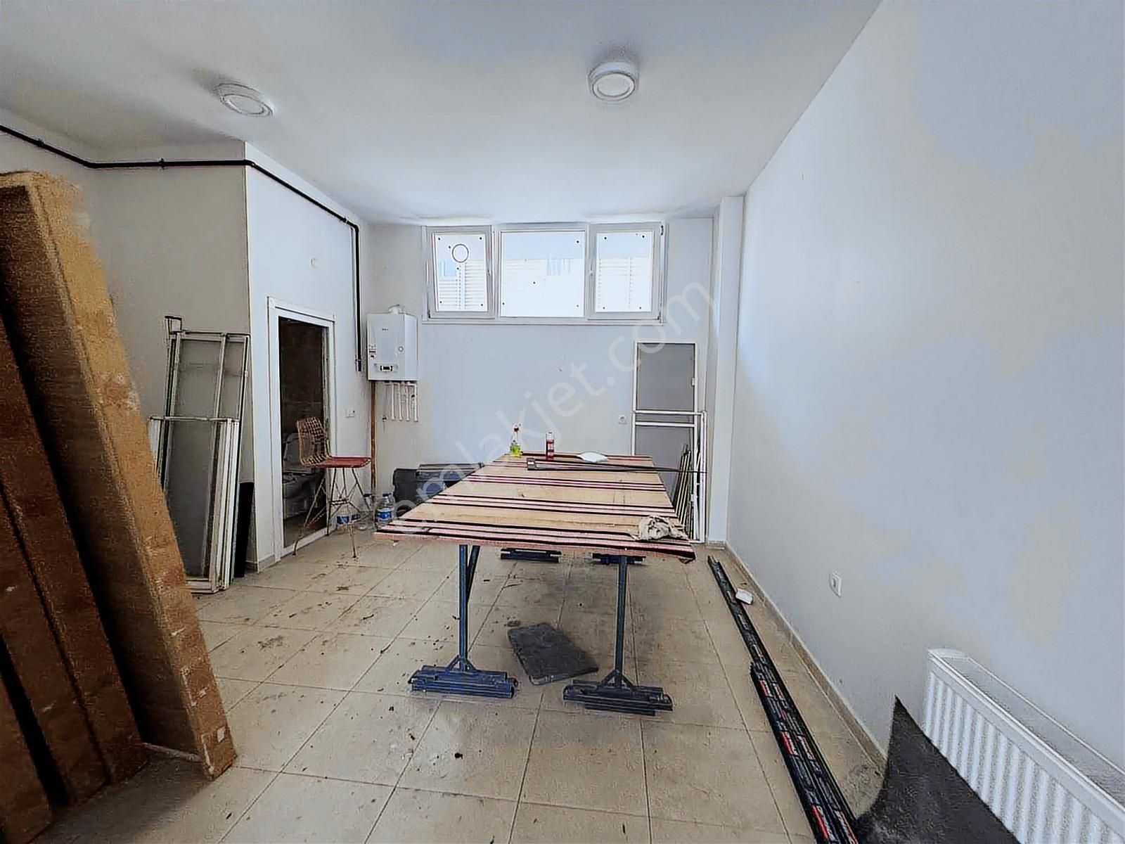 Yenidoğanda 55 M2 Caddeye Bakan Kiralık Dükkan - Görsel 6