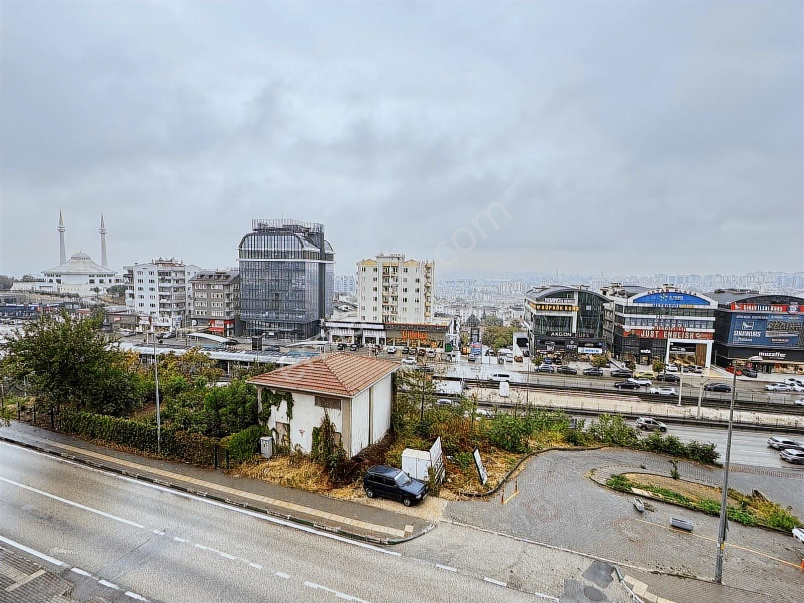 Beşevler Metro İstasyon Dibi İzmir Yoluna Cephe Kiralik Daire
