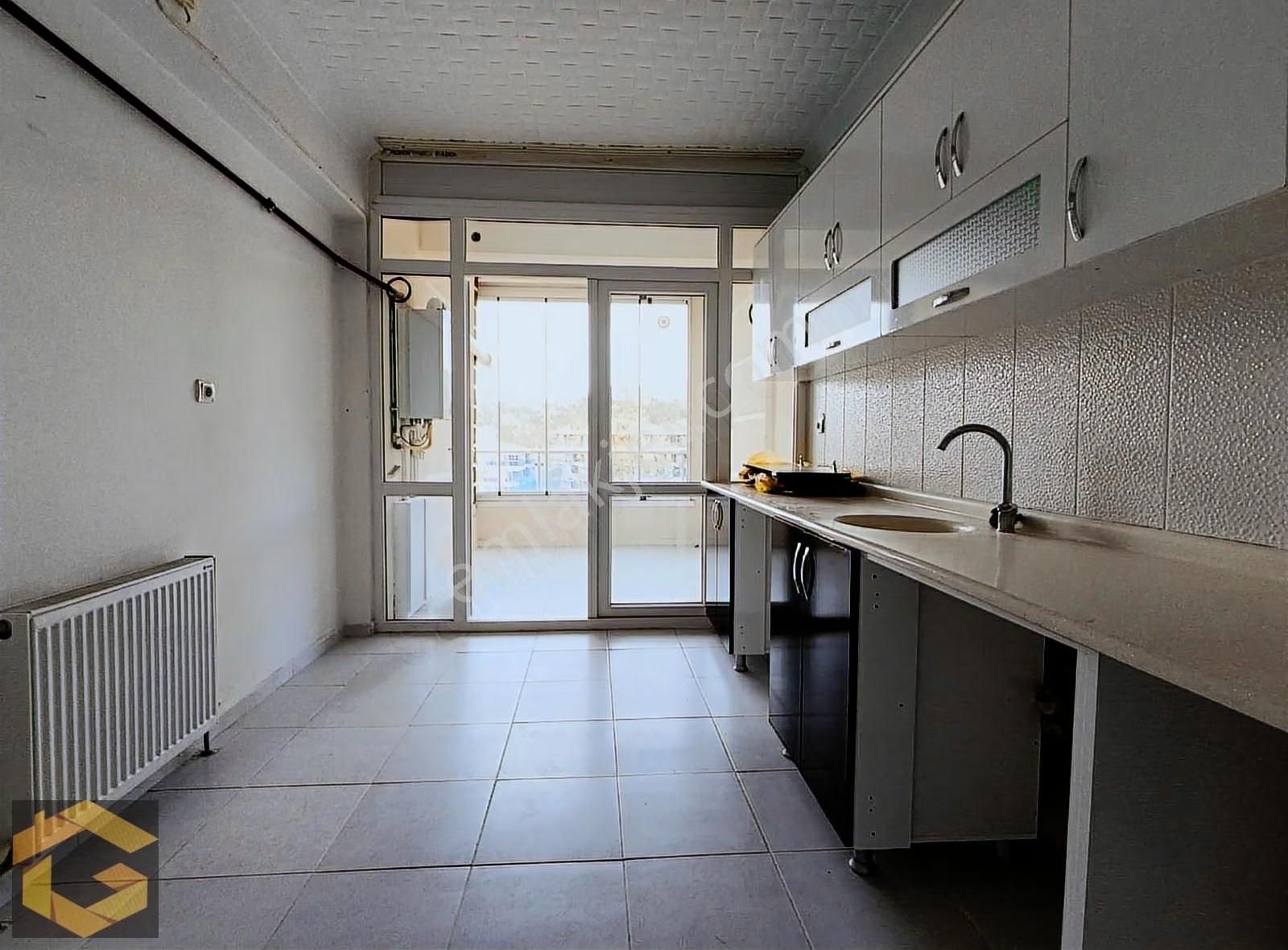 Gold İnvest Gayrimenkul'den Geniş,arakat 3+1 Satılık Daire - Görsel 2