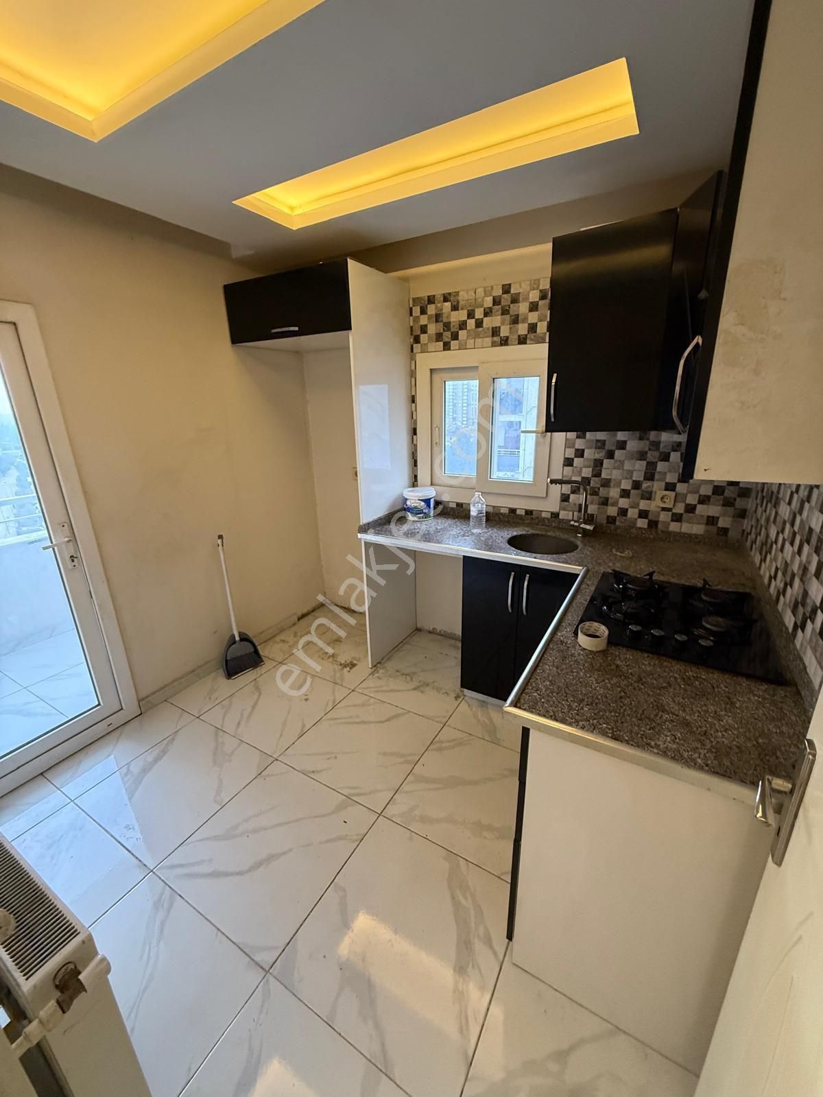 Yüzüncü Yılın Enn Merkezî Konumunda İskanlı K. Mutfak E. Banyolu 2+1 Daire