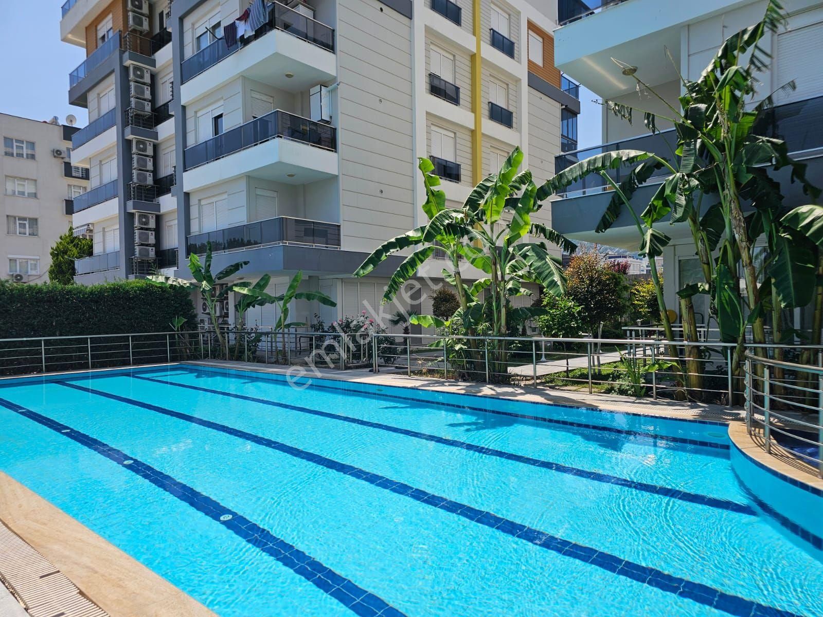 Antalya Konyaaltı Havuzlu Sitede Doğalgazlı Satılık Daire