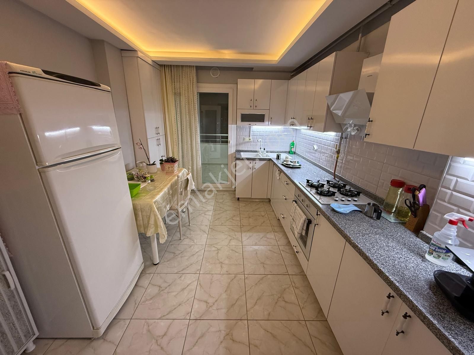 Yüzüncü Yılda Cadde Üzeri Hasarsız Az Katlı 3+1 Satılık Daire - Görsel 12