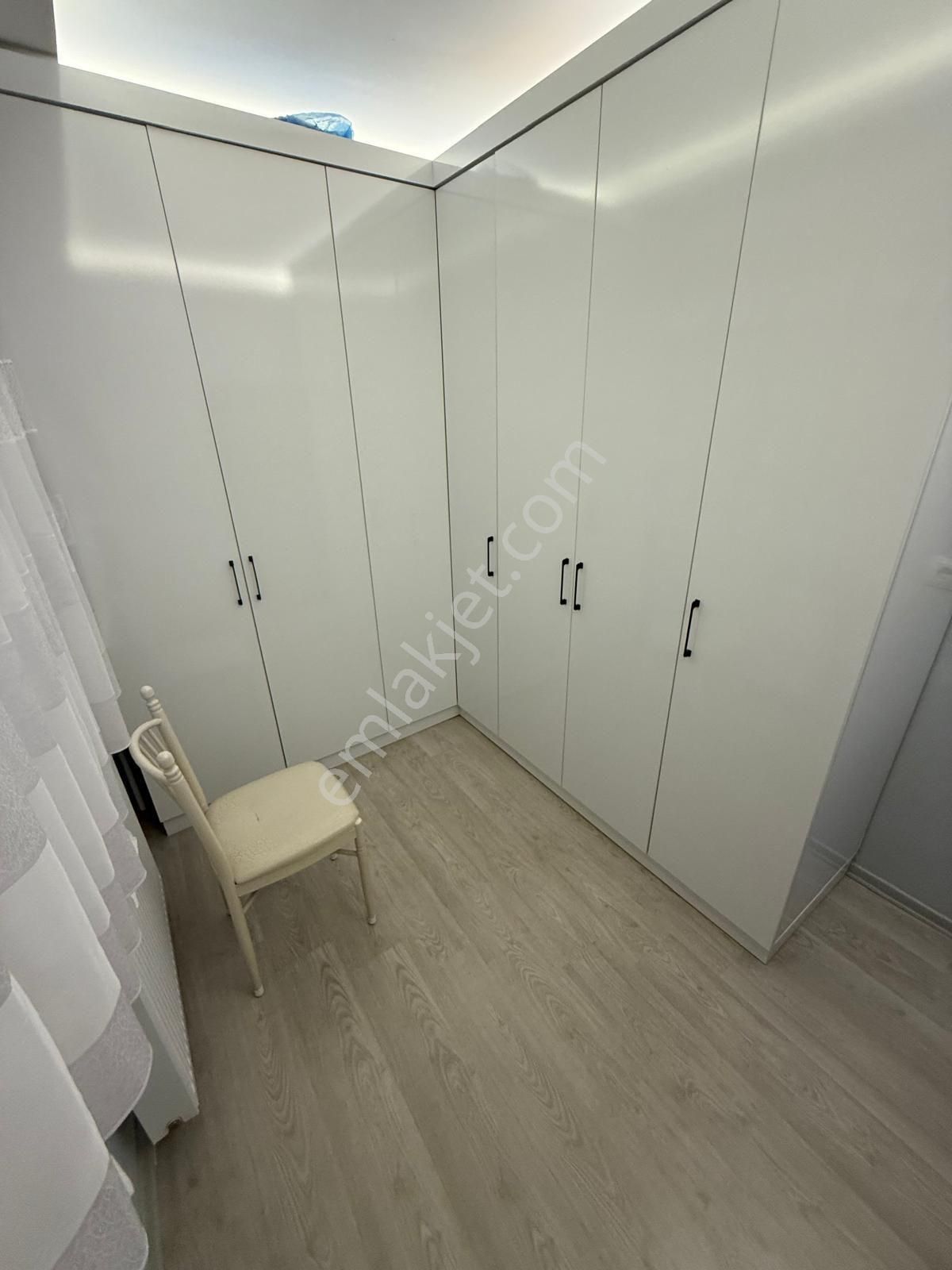 Yüzüncü Yılda Cadde Üzeri Hasarsız Az Katlı 3+1 Satılık Daire - Görsel 14