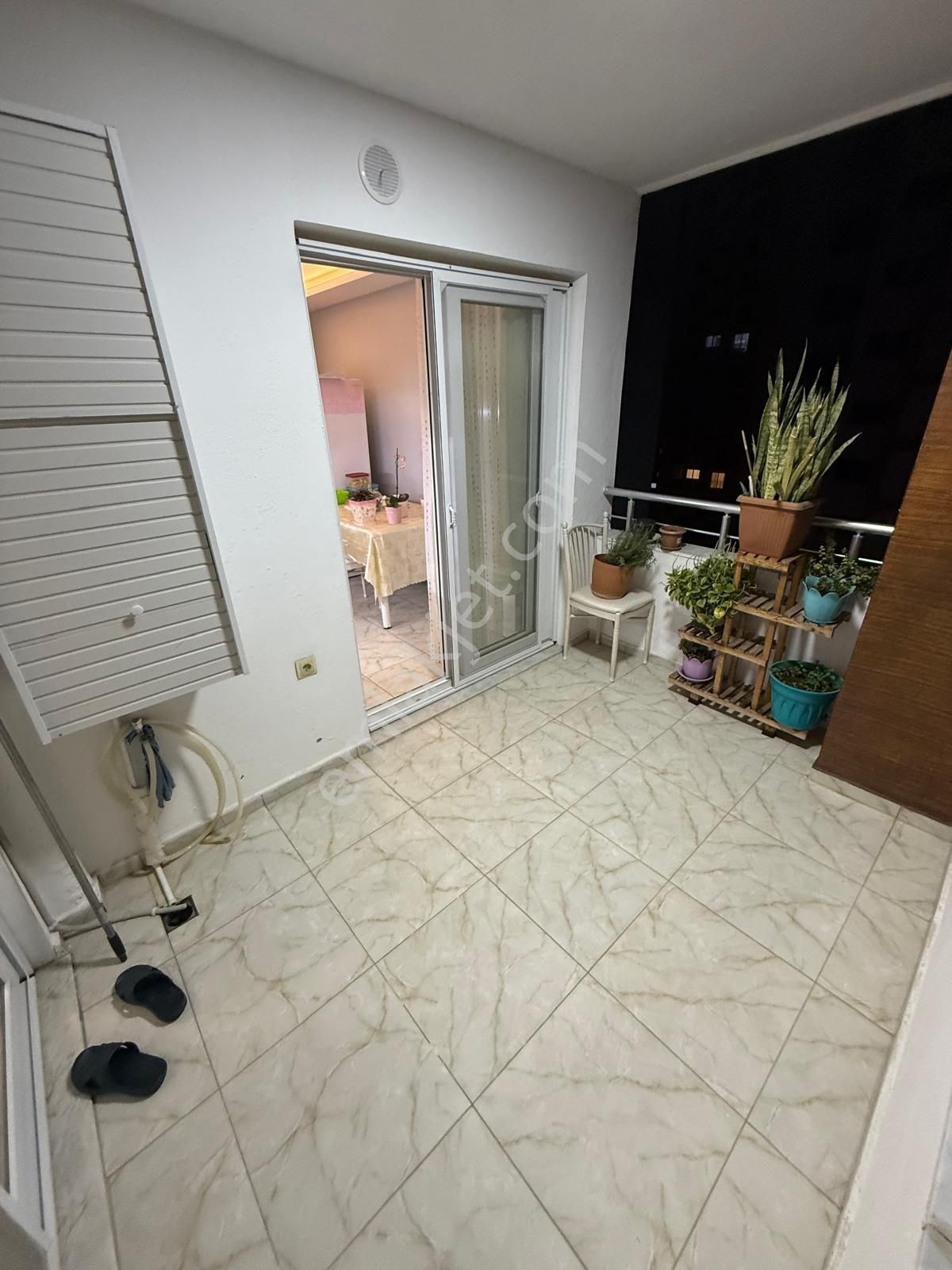 Yüzüncü Yılda Cadde Üzeri Hasarsız Az Katlı 3+1 Satılık Daire - Görsel 11