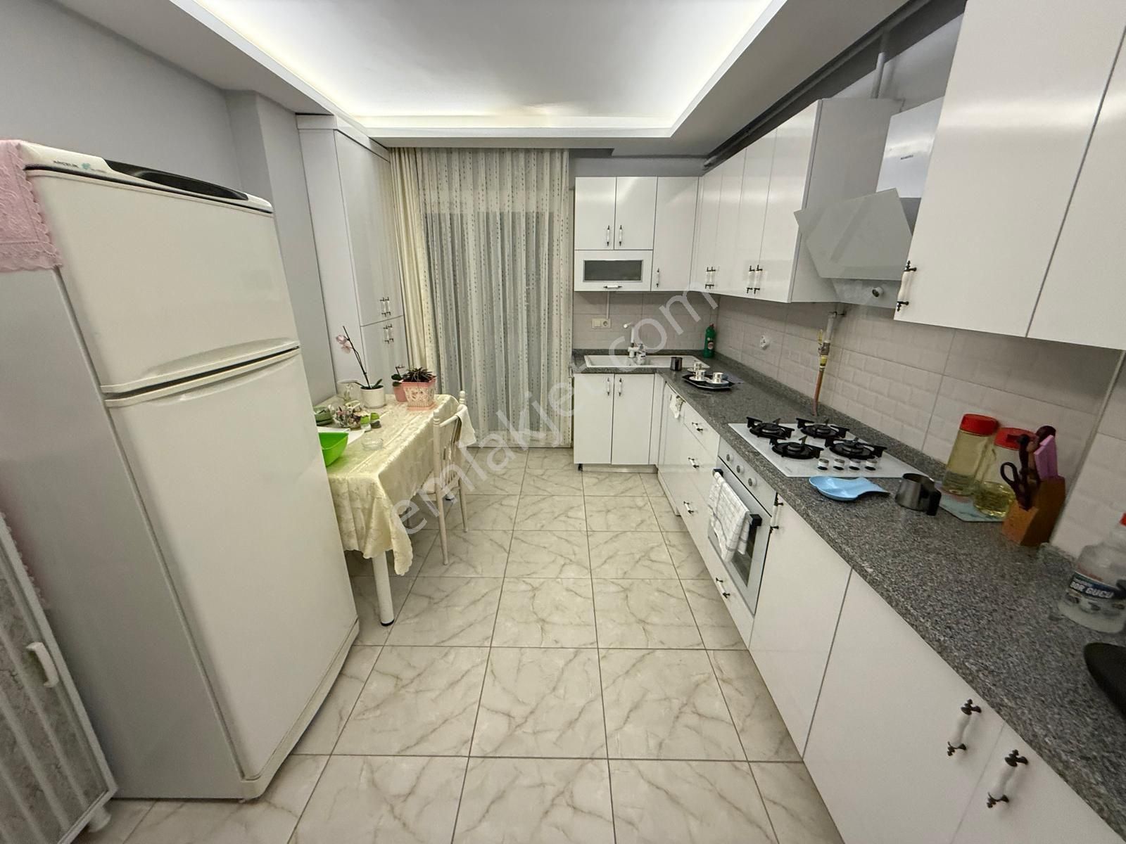 Yüzüncü Yılda Cadde Üzeri Hasarsız Az Katlı 3+1 Satılık Daire - Görsel 5