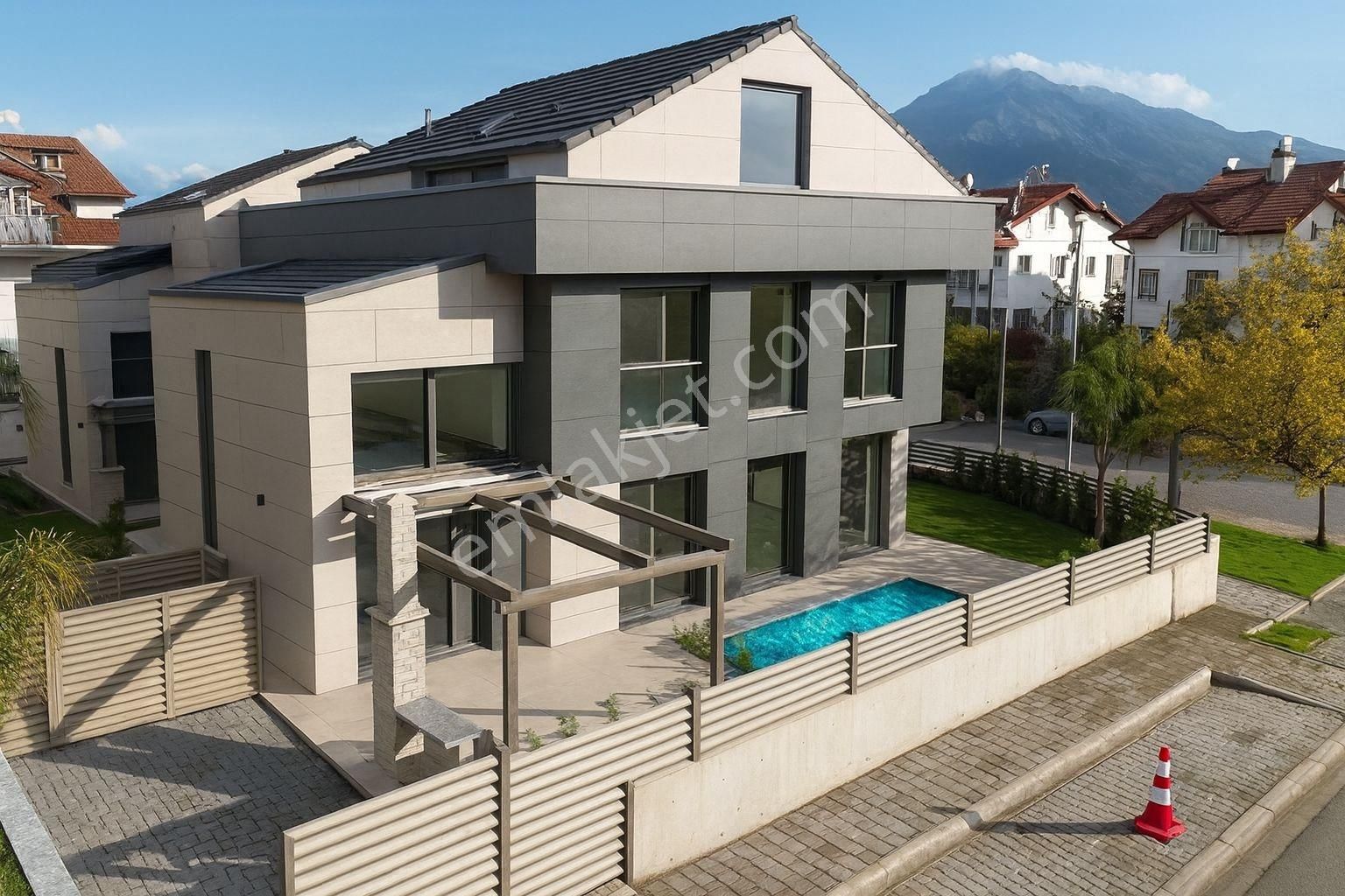 Denize Yakın Lüks Villa - Görsel 16