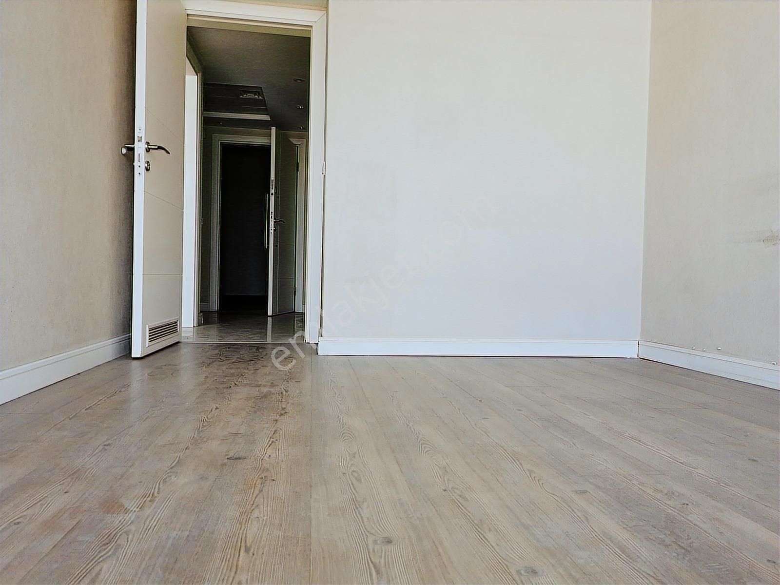 Bayraklı'da İtfaiye Onaylı Plazada Kiralık 75m2 Ofis 2+1 - Görsel 12