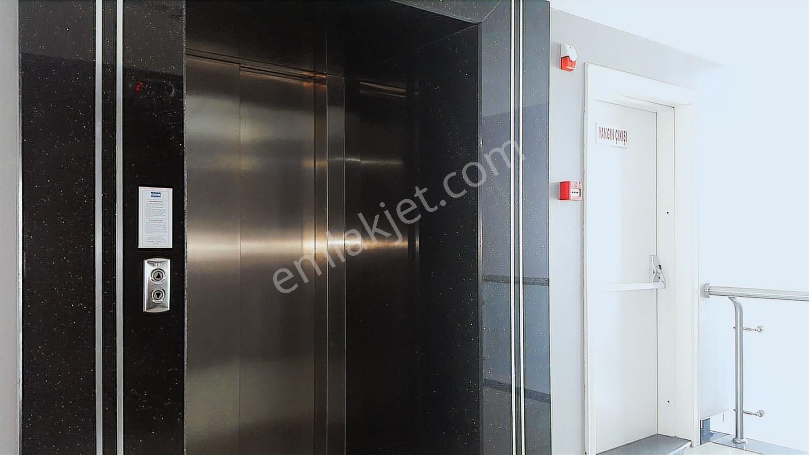 Bayraklı'da İtfaiye Onaylı Plazada Kiralık 75m2 Ofis 2+1 - Görsel 15