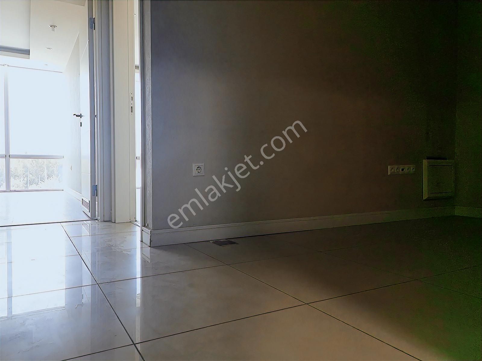 Bayraklı'da İtfaiye Onaylı Plazada Kiralık 75m2 Ofis 2+1 - Görsel 21