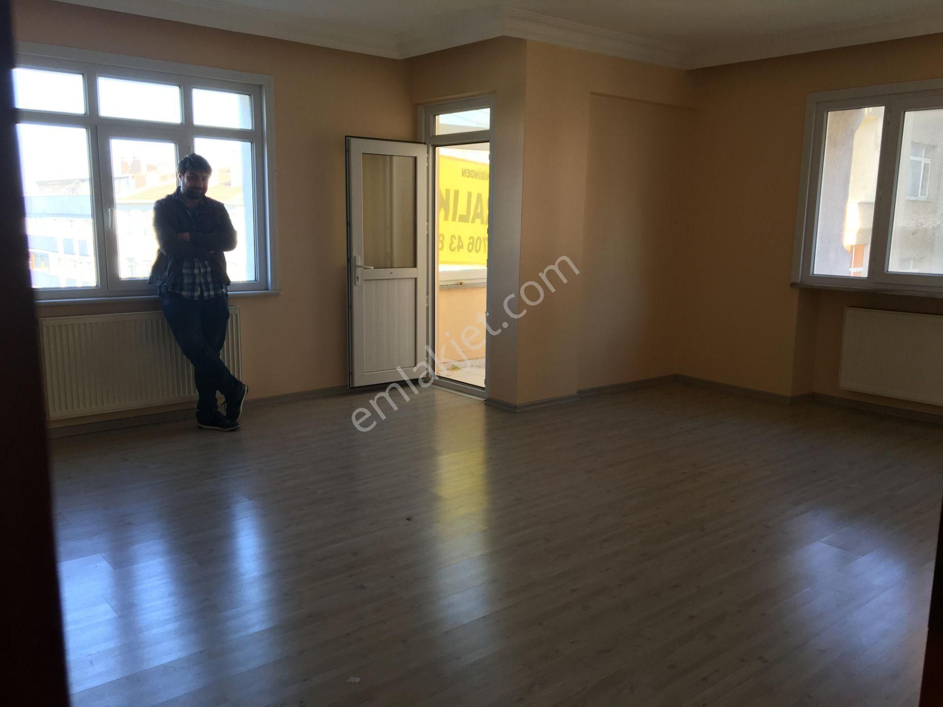 Gumuspala'da 3+1 Metrobuse 8 Dk, Gol Manzaralı, Yatırımlık Satılık Daıre