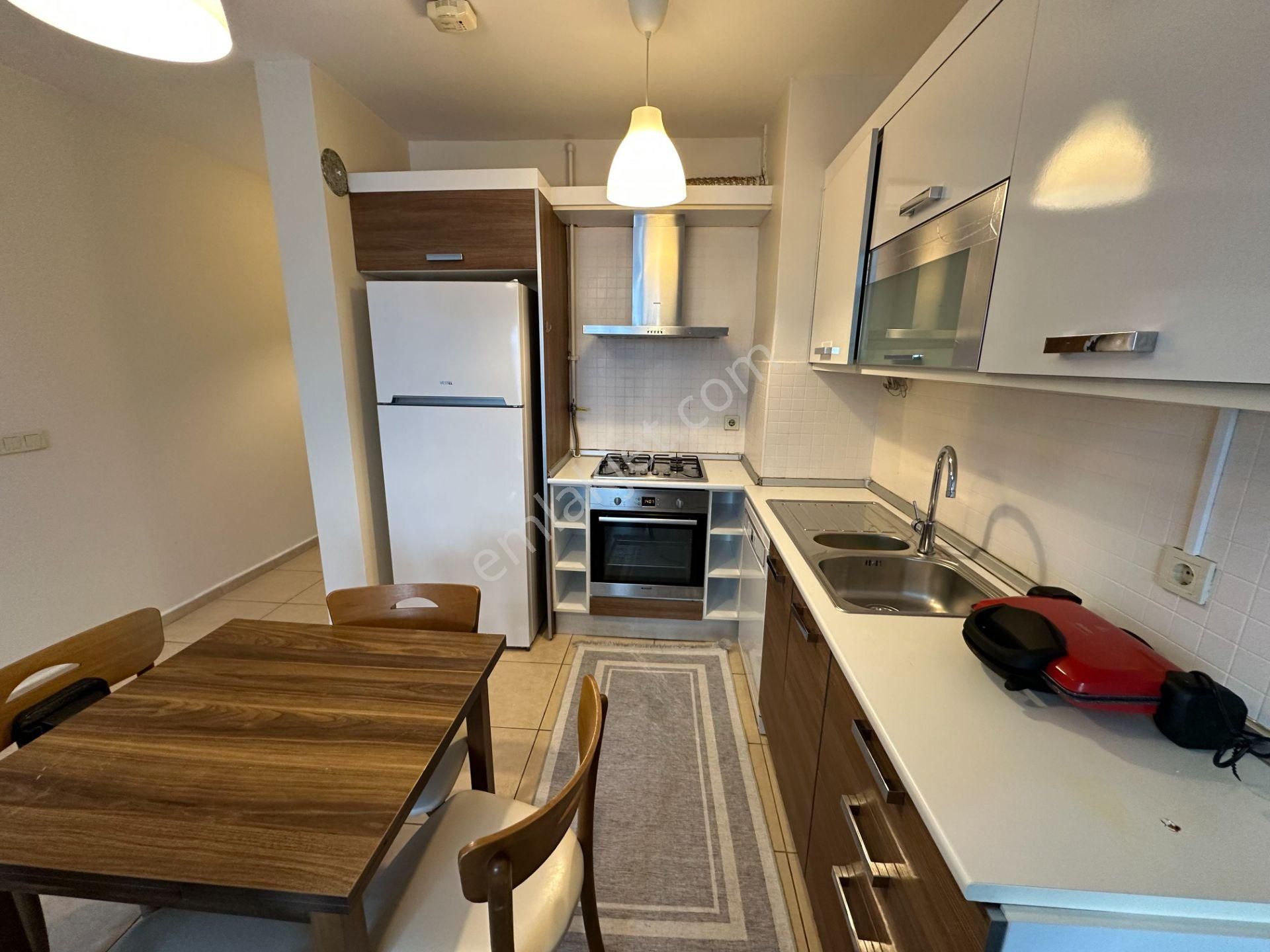 Zeytinburnu Sahilpark Konutları 1+1 Eşyalı Daire Kısmi Deniz Manzaralı - Görsel 8