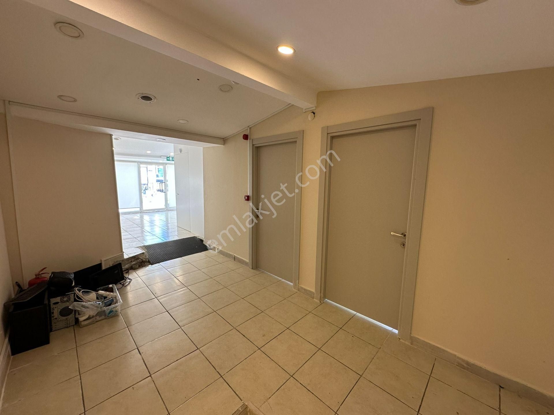 Sarıyer Merkez'de Köşe Konumlu Cadde Cepheli Extra Depo Alanlı - Görsel 8