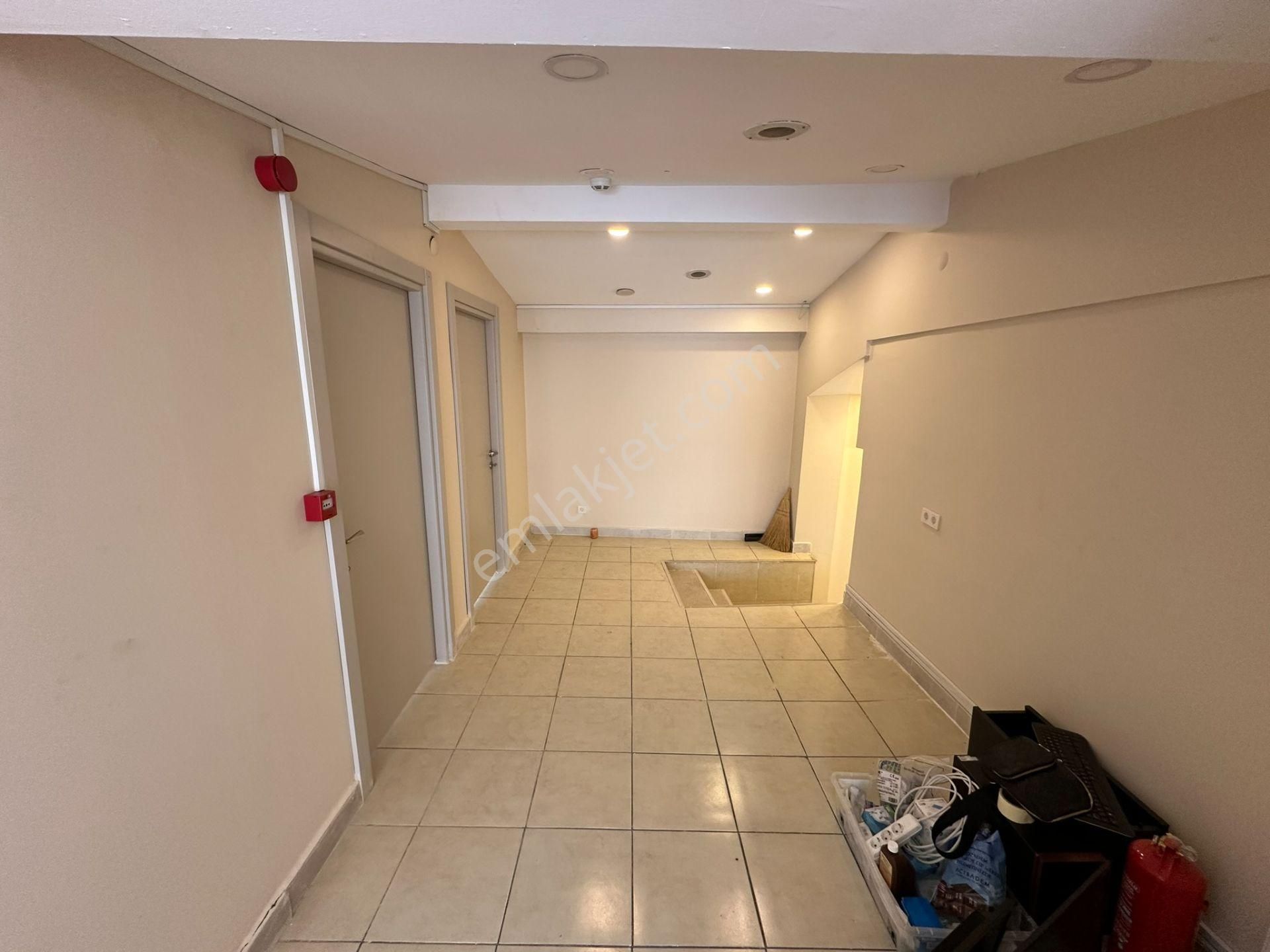 Sarıyer Merkez'de Köşe Konumlu Cadde Cepheli Extra Depo Alanlı - Görsel 10