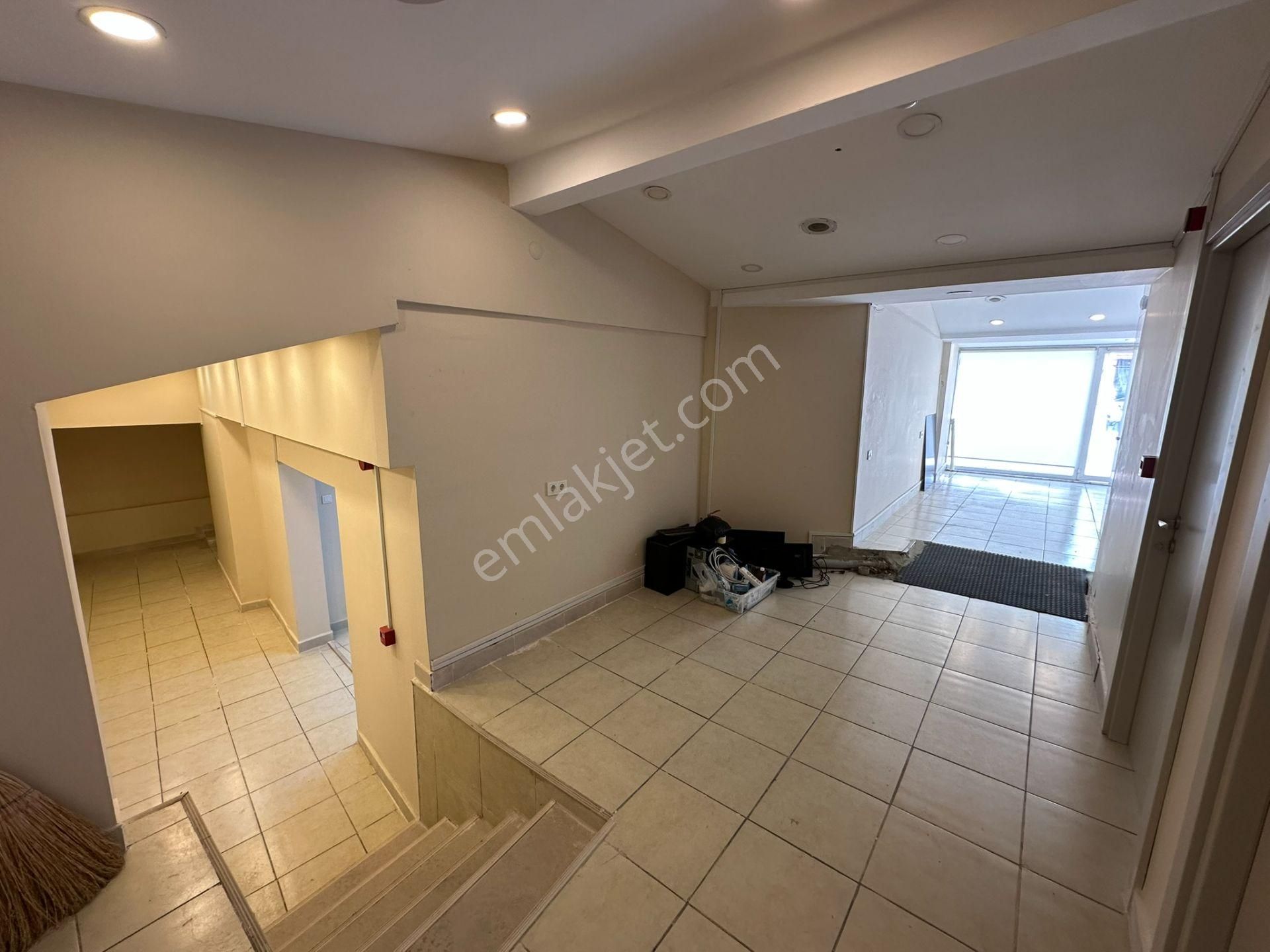 Sarıyer Merkez'de Köşe Konumlu Cadde Cepheli Extra Depo Alanlı - Görsel 9