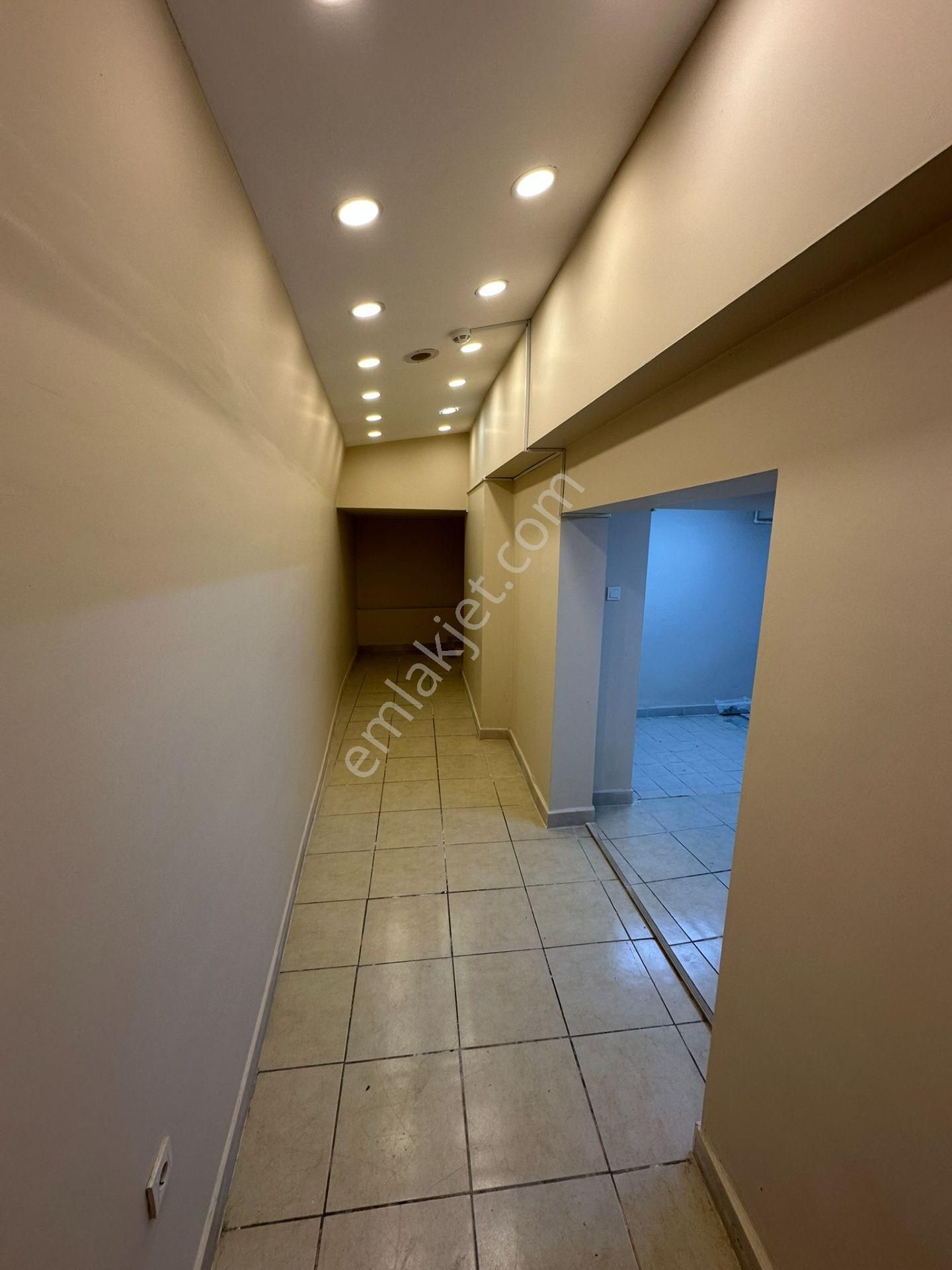 Sarıyer Merkez'de Köşe Konumlu Cadde Cepheli Extra Depo Alanlı - Görsel 11