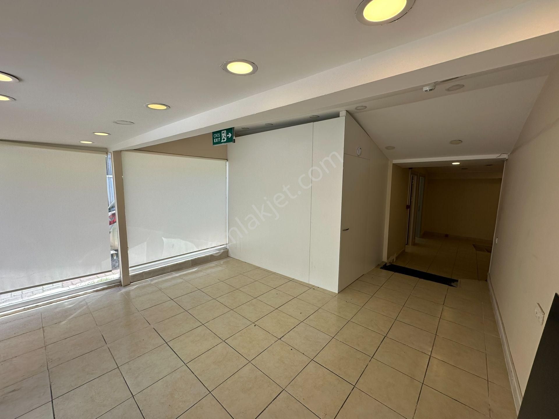 Sarıyer Merkez'de Köşe Konumlu Cadde Cepheli Extra Depo Alanlı - Görsel 2