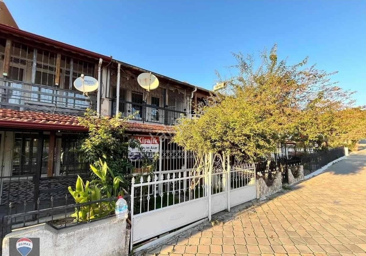 Plaja Yakın Migros Karşısı Kiralık Eşyalı Bahçeli Ev