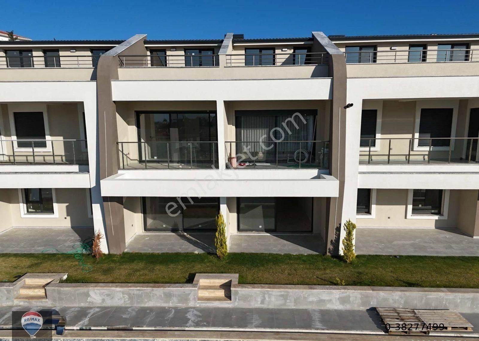 Kadınlar Denizinde Deniz Manzaralı Satılık Daire