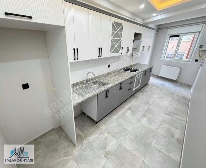 Emlak Dünyasından Ayrı Mutfaklı Balkonlu 5yıllık Binada Şık 2+1 - Görsel 3