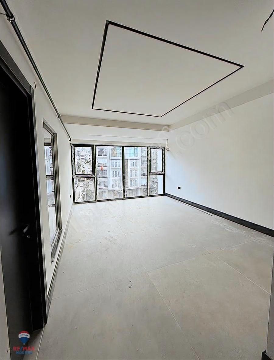 Plazada Geniş 1+1 Kiralık Ofisler - Görsel 9