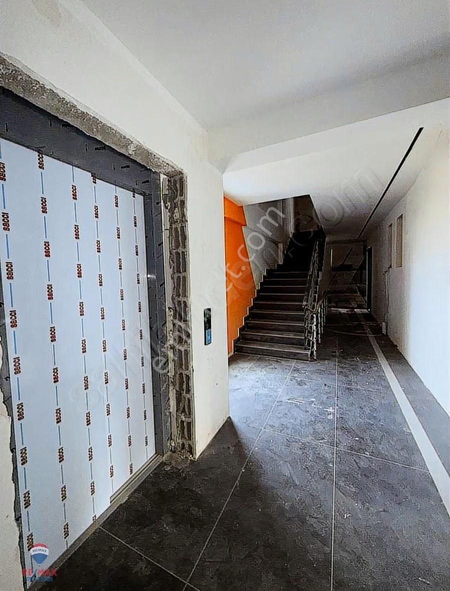 Plazada Geniş 1+1 Kiralık Ofisler - Görsel 14