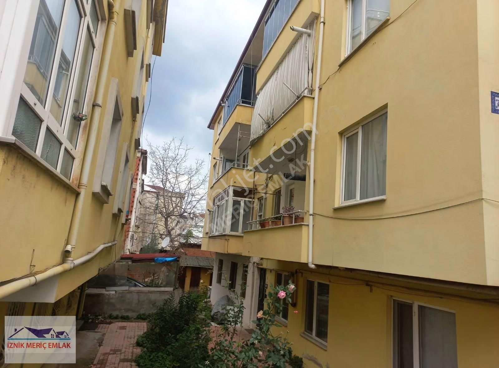 İznik Mustafakemalpaşa Mahallesinde Sahil Yolu Üzerinde