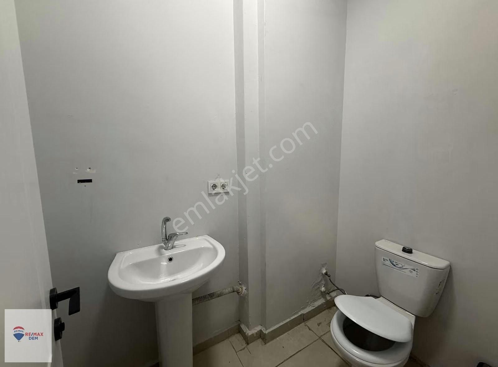 Remaxdem'den Merkezi Konumda Cadde Üzeri Devren Kiralık İş Yeri - Görsel 21