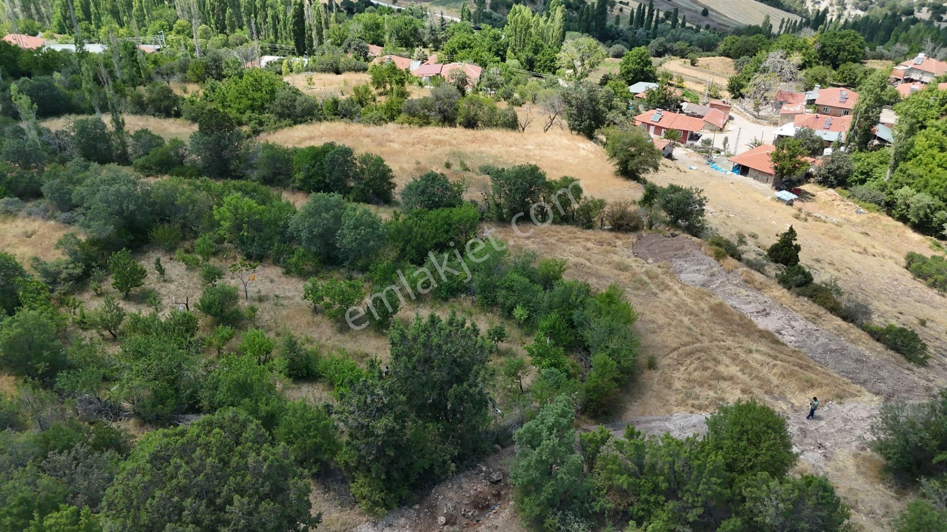 🏡 Köyde Hayat Seni Bekliyor! 📍 Burdur Merkez – Soğanlı Köyü 🍎 865 M² Köy İçi Bahçe - Görsel 3