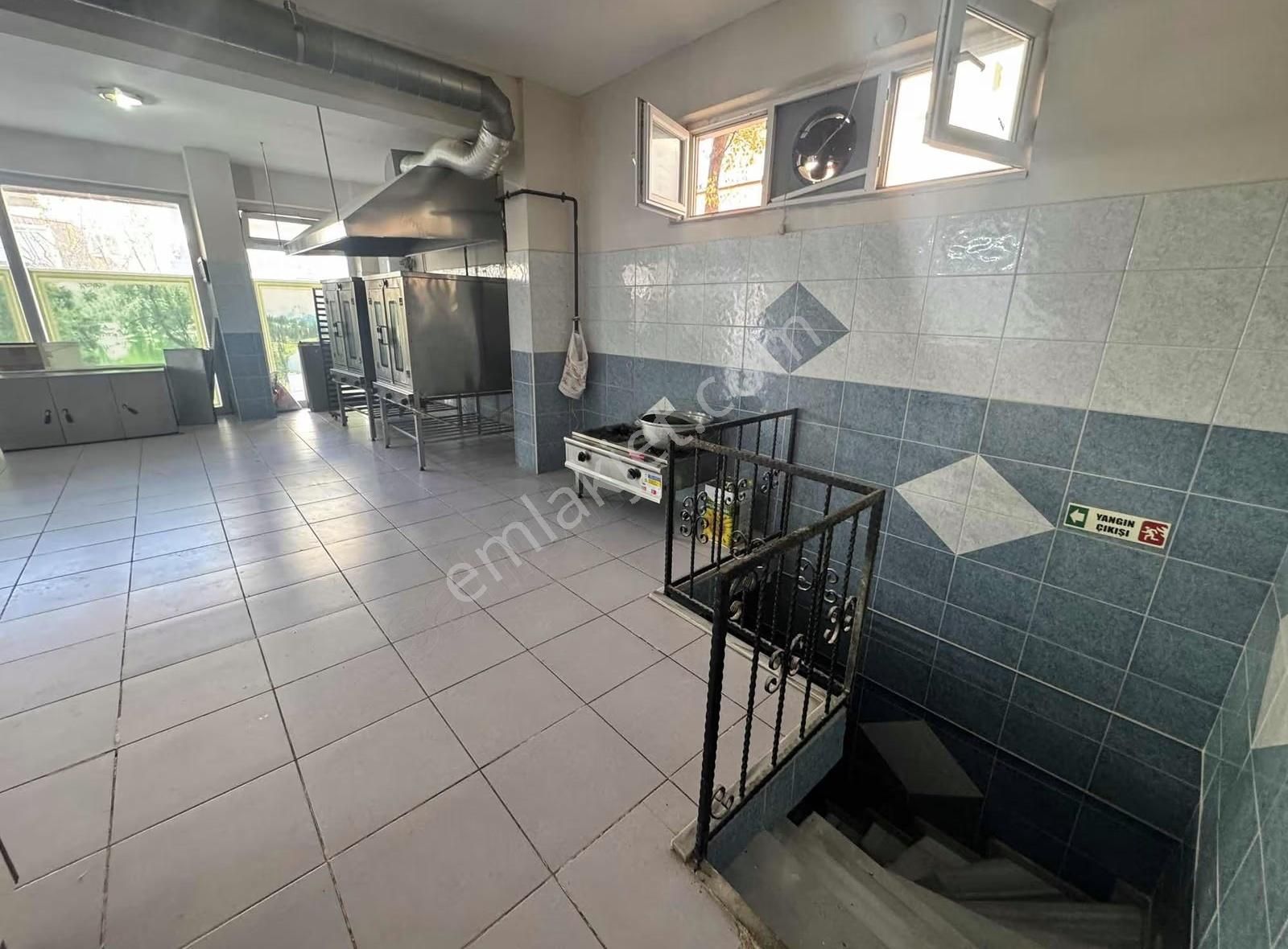 Fevzipaşa Mahallesin De Satılık 194m Dükkan - Görsel 8