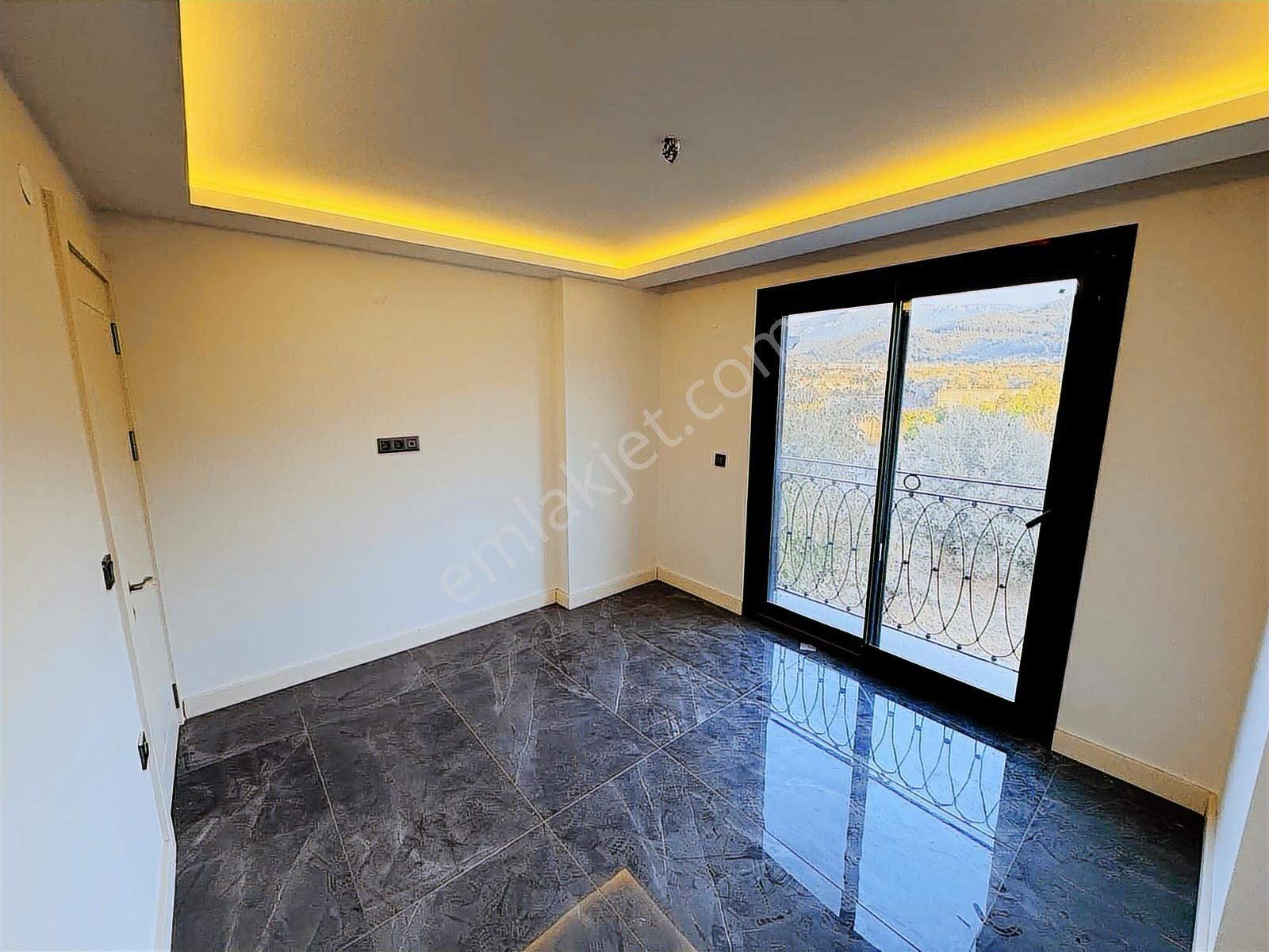 Kuşadası Davutlar'da Tek Müstakil Özel Havuzlu Satılık 4+1 Villa - Görsel 8