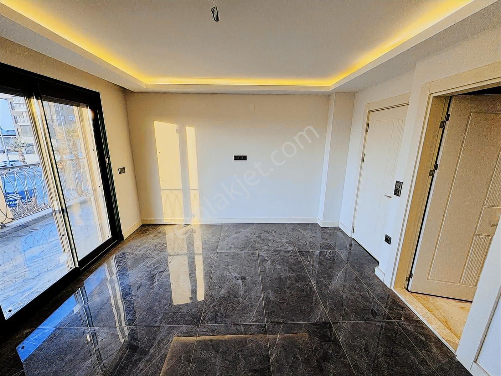 Kuşadası Davutlar'da Tek Müstakil Özel Havuzlu Satılık 4+1 Villa - Görsel 14